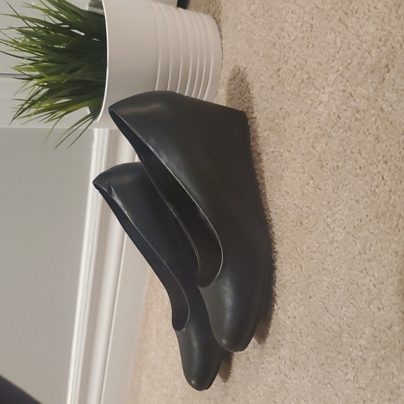 Black wedge heel, size 7 - Picture 1 of 4